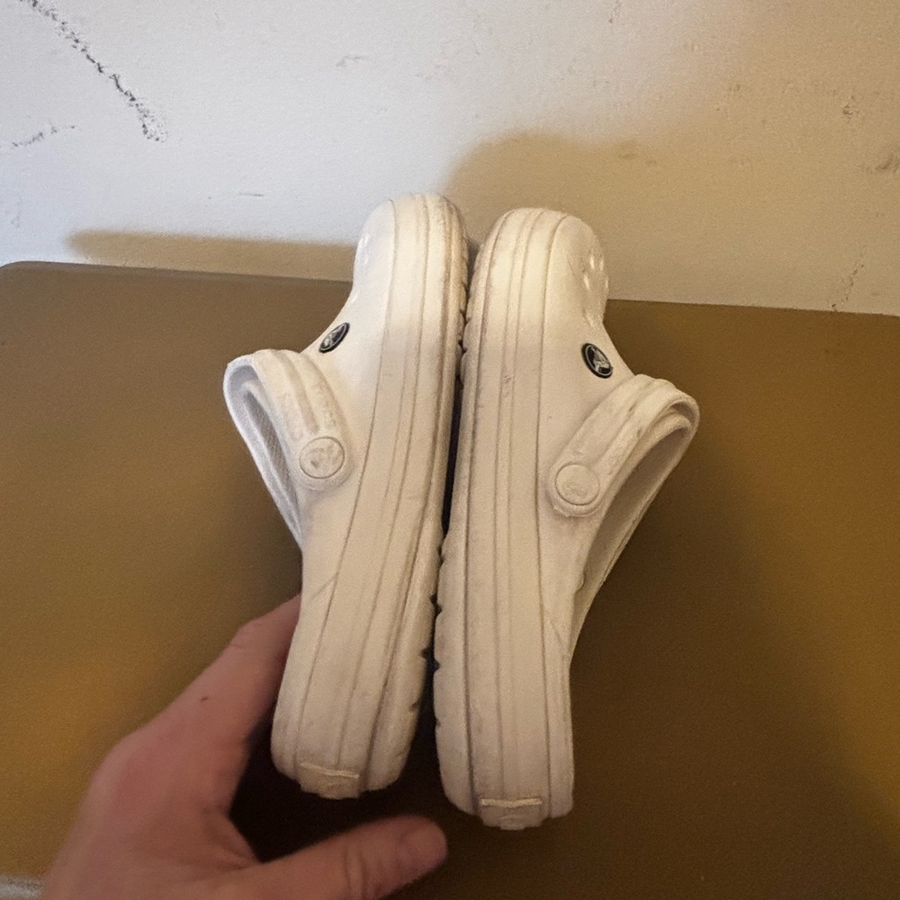 Classic White Slip-On CROCS 8/10 - Picture 4 of 6